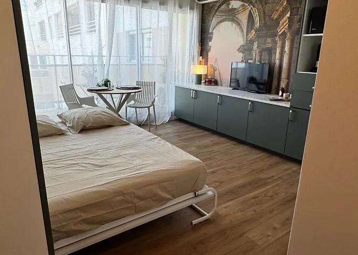 La Chouette Nimoise Apartment